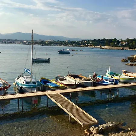 Nouveau ! Au Centre De Juan, Climatise Renove Confort A 2 Minutes Des Plages