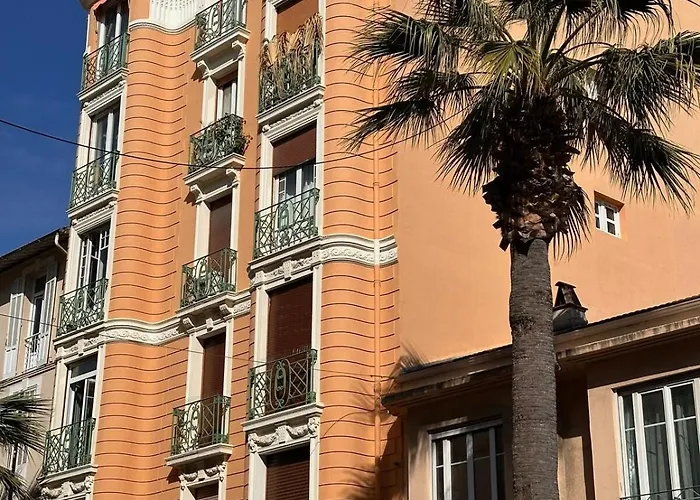 Nouveau ! Au Centre De Juan, Climatise Renove Confort A 2 Minutes Des Plages *