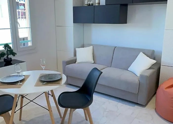 Nouveau ! Au Centre De Juan, Climatise Renove Confort A 2 Minutes Des Plages 公寓