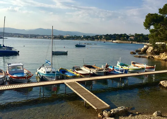 Nouveau ! Au Centre De Juan, Climatise Renove Confort A 2 Minutes Des Plages