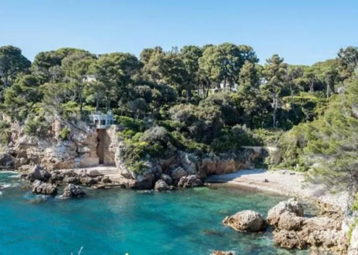 Nouveau ! Au Centre De Juan, Climatise Renove Confort A 2 Minutes Des Plages