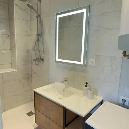 Palais Du Soleil Dans Un Immeuble Art Déco Antibes