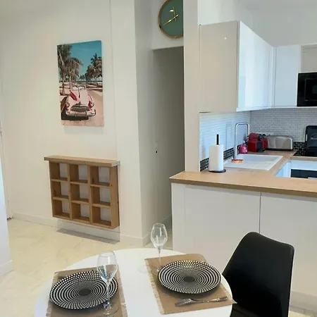 Nouveau ! Au Centre De Juan, Climatise Renove Confort A 2 Minutes Des Plages