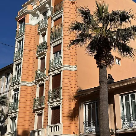 Palais Du Soleil Dans Un Immeuble Art Déco *