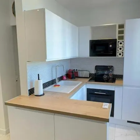 Апартаменты Nouveau ! Au Centre De Juan, Climatise Renove Confort A 2 Minutes Des Plages