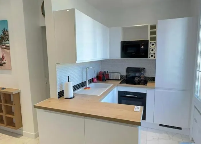 Апартаменты Nouveau ! Au Centre De Juan, Climatise Renove Confort A 2 Minutes Des Plages